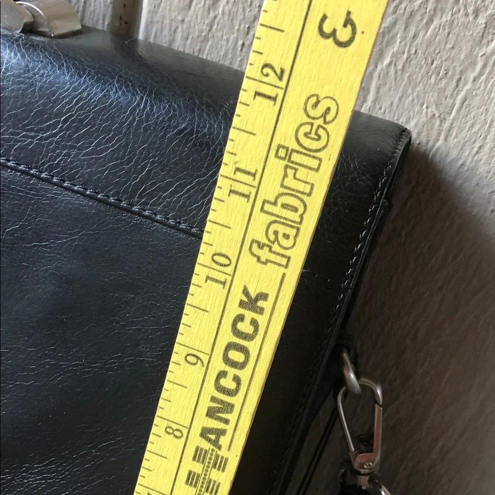 Kenneth Cole Reaction Black Leather Business Briefcase Computer Bag With Strap